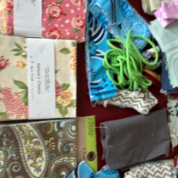 Bundle of Thread & Fat Quarters and much more- mostly all new - Picture 6 of 16
